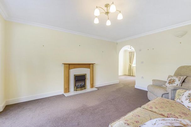 2 bedroom ground floor flat to rent - Photo 1