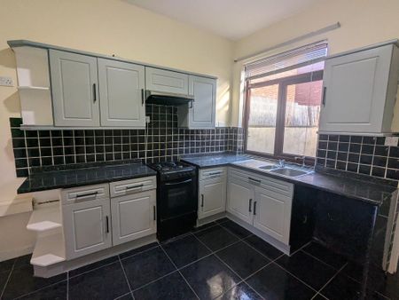 2 bedroom end of terrace house to rent - Photo 4