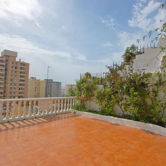 Alquiler de piso en Calle Cascada - Photo 1