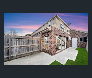 Stylish Townhouse in Prime Location - Photo 1