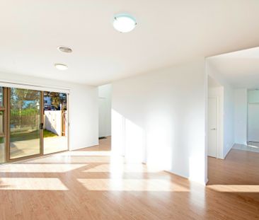 Four Bedroom, 3 Bathroom Townhouse - Photo 4