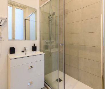 Room in a shared 10-bedroom apartment for rent in Palacio. - Foto 6