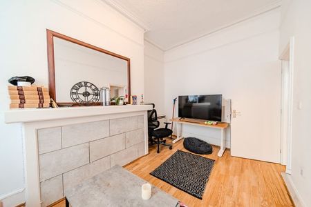 1 Bed Flat, Oriental Place, BN1 - Photo 2