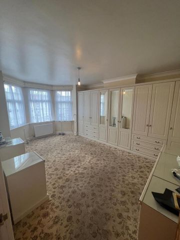 4 bedroom semi-detached house to rent - Photo 2