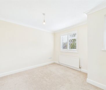 3 bedroom House in Stevenson Drive, Binfield - Photo 6