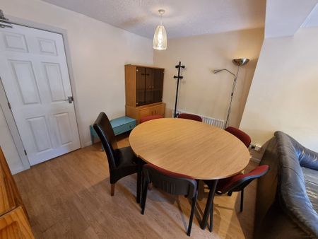 6 Bed Student Accommodation - Photo 2