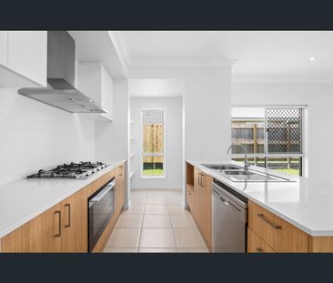 15 Alpine, Redland Bay, Qld 4165 - Photo 2