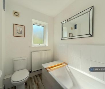 3 bedroom semi-detached house to rent - Photo 5