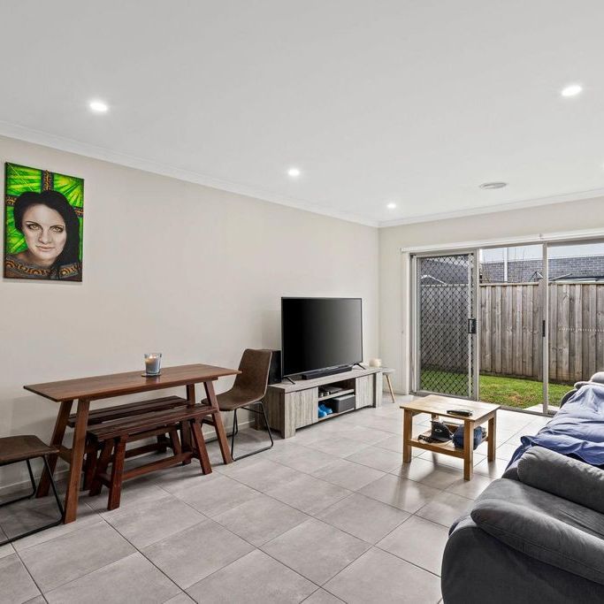 Contemporary Family Living in the Heart of Charlemont. - Photo 1