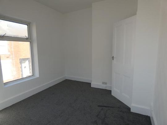 2 bedroom property to rent - Photo 1