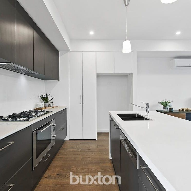 Modern Townhouse in heart of Mentone - Photo 1