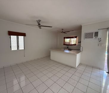 4B/15 Airlie Circuit, Brinkin - Photo 6