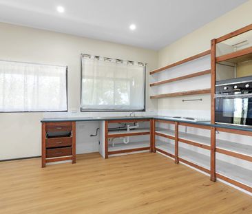 Rustic 3 Bedroom Home with Amazing Valley Views - Photo 4