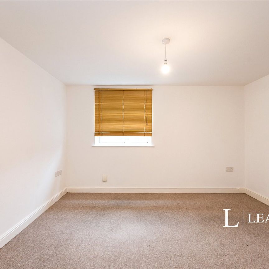 1 bedroom apartment to rent Alhambra Road, Southsea, PO4 - Photo 1