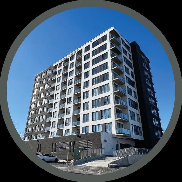4 1/2 - Laval (Laval-des-rapides) - 2 090 $/mois - Photo 1