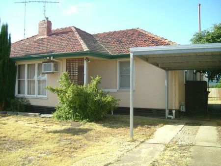 FRESHLY PAINTED HOME IN GREAT LOCATION - Photo 3