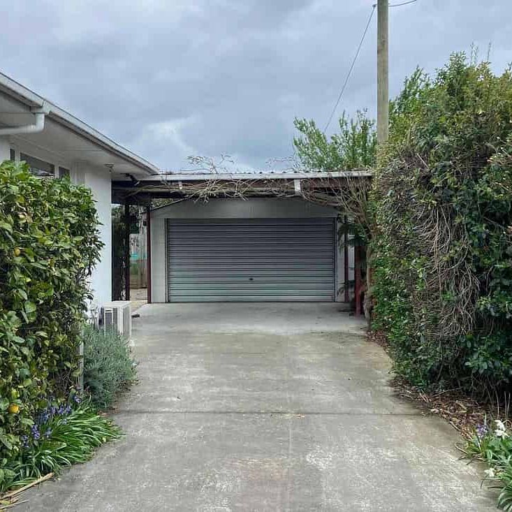 Sunny 3 Bedroom Home - Photo 1