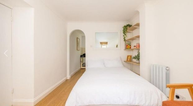 Studio Flat, Redland Road, BS6 - Photo 1