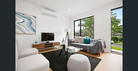 Beautiful Townhouse! - Photo 4