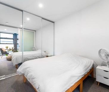 Stylish 1-Bedroom CBD Apartment - Photo 6