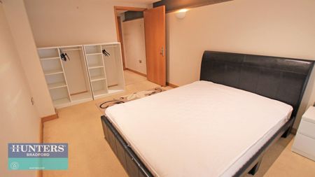 Byron Halls Barkerend, Bradford, West Yorkshire, BD3 0AR - Photo 5