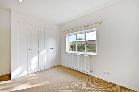 Lovely home in the charming village of Barnsley. - Photo 2