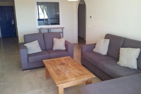 2 Bedroom Apartment For Rent in La Duquesa, Málaga - Photo 4