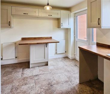 2 bedroom semi-detached house to rent - Photo 5