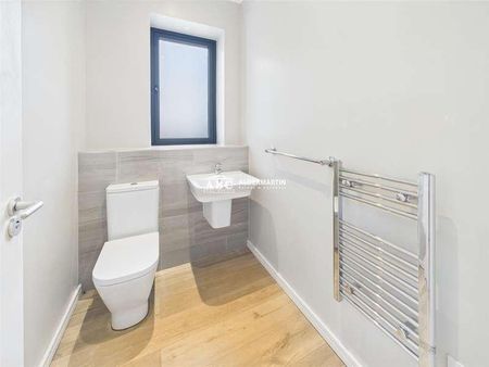 Albert Road, London, NW7 - Photo 5