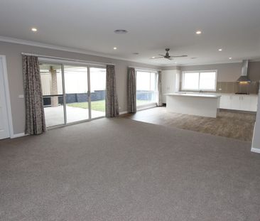 3 Bedroom Home - Available 11/12/25!!! - Photo 6