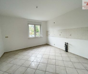 Frisch renoviert! 3-Raum-Wohnung mit Balkon und neuen Fußböden - Photo 6