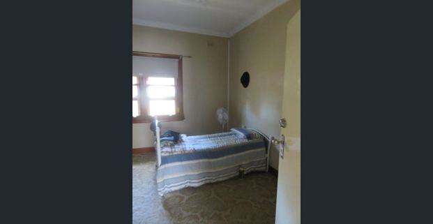 LARGE FAMILY HOME ON A CORNER BLOCK VERY HANDY LOCATION, ROOMS ARE VERY GENEROUS - Photo 1