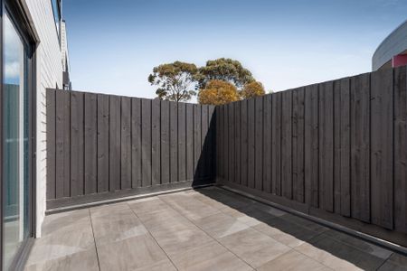 Thinking of selling? Contact our agent - Photo 2