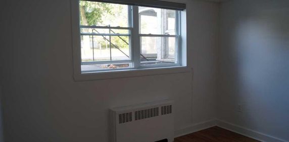 GRAND 4 1/2 A LOUER DANS LE QUARTIER MONTCALM (coin Monk et Chemin Sainte-Foy). - Photo 2