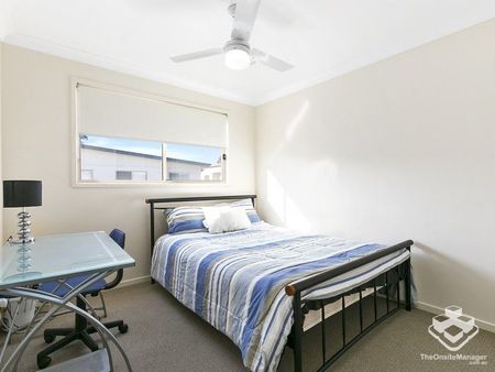 Break lease offer- Ducted AC 3 bedroom townhouse - Photo 4