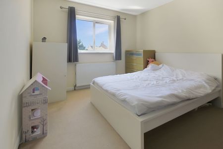 Kingfisher Close, Bristol, Gloucestershire, BS35 1TQ - Photo 2