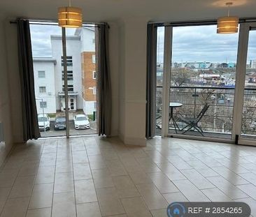 2 bedroom flat to rent - Photo 2