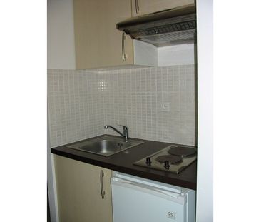 Location Appartement 1 pièce 23m² ST DENIS 97400 - Photo 1