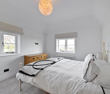 4 bedroom detached house to rent - Photo 3