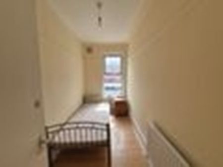 2 Bed Flat, Myrtle Road, E6 - Photo 3