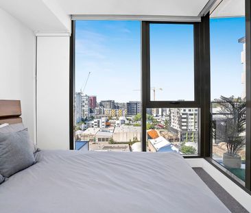 SPACIOUS ONE BEDROOM APARTMENT WITH STUDY IN NEWSTEAD! - Photo 4