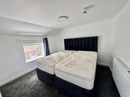 1 bedroom in a house share to rent - Photo 2