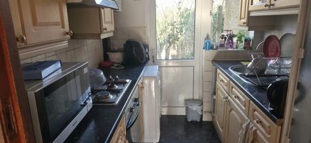 3 bedroom terraced house to rent - Photo 2