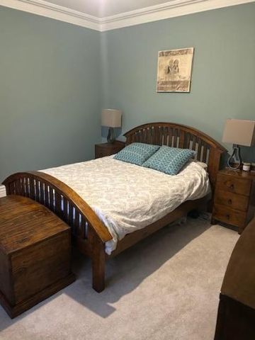 Large Double room with sole use of bathroom. - Photo 3