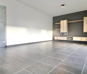 Instapklaar, recent appartement met 2 slpk, terras en garagebox voo... - Foto 1