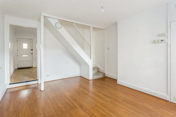 2 bedroom end of terrace house to rent - Photo 1