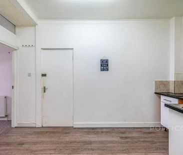 High Road Leyton, London, E10 - Photo 3