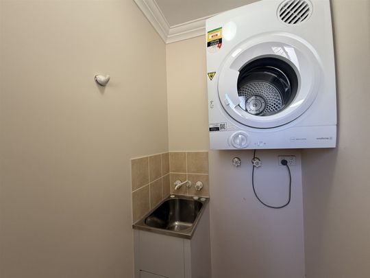 2 BEDROOM TOWNHOUSE IN CENTRAL LOCATION + TRANQUIL COURTYARD - Photo 1