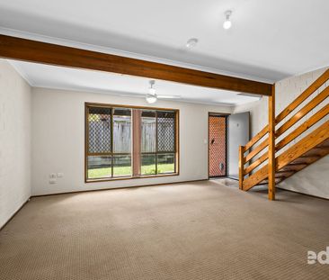 NEWLY AIR CONDITIONED - SO CONVENIENT TO EVERYTHING - Photo 3