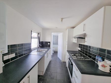 3 bedroom terraced house to rent - Photo 3